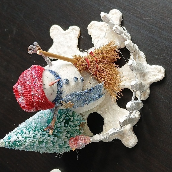 Christmas Decor Collectable Creations Backyard Snowman Wood Fabric Figurine New - Picture 11 of 13